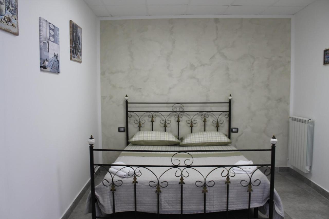 Riccia, Frolla E Babba Apartment เนเปิลส์ ห้อง รูปภาพ