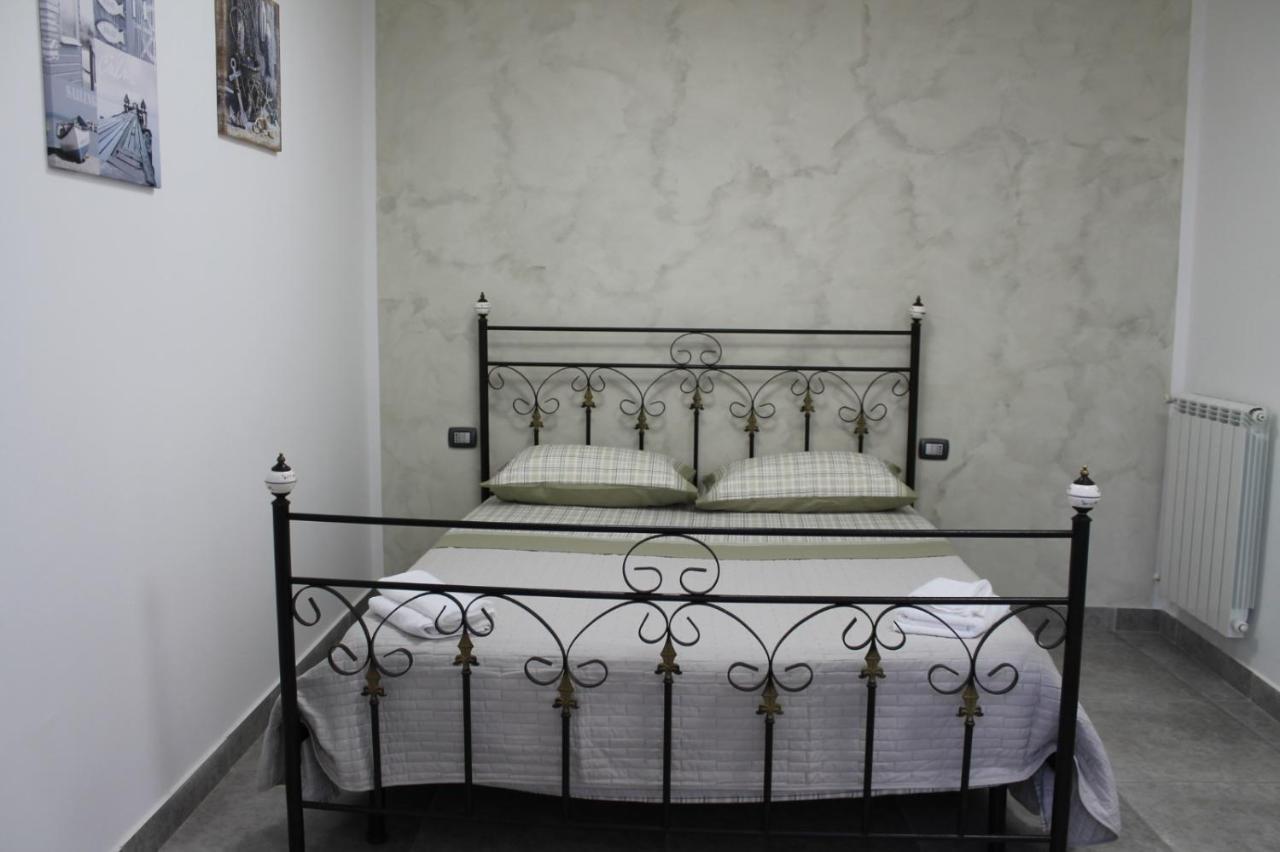 Riccia, Frolla E Babba Apartment เนเปิลส์ ภายนอก รูปภาพ